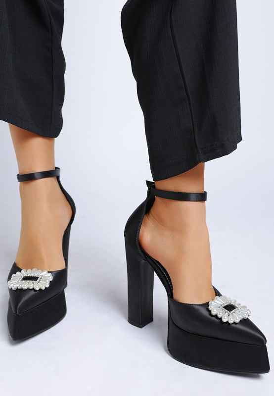 Maeissa Pearls Brooch Detail Block Heel Sandals 9f5a26b7-79ac-450b-bc4e-f8f42261cc88