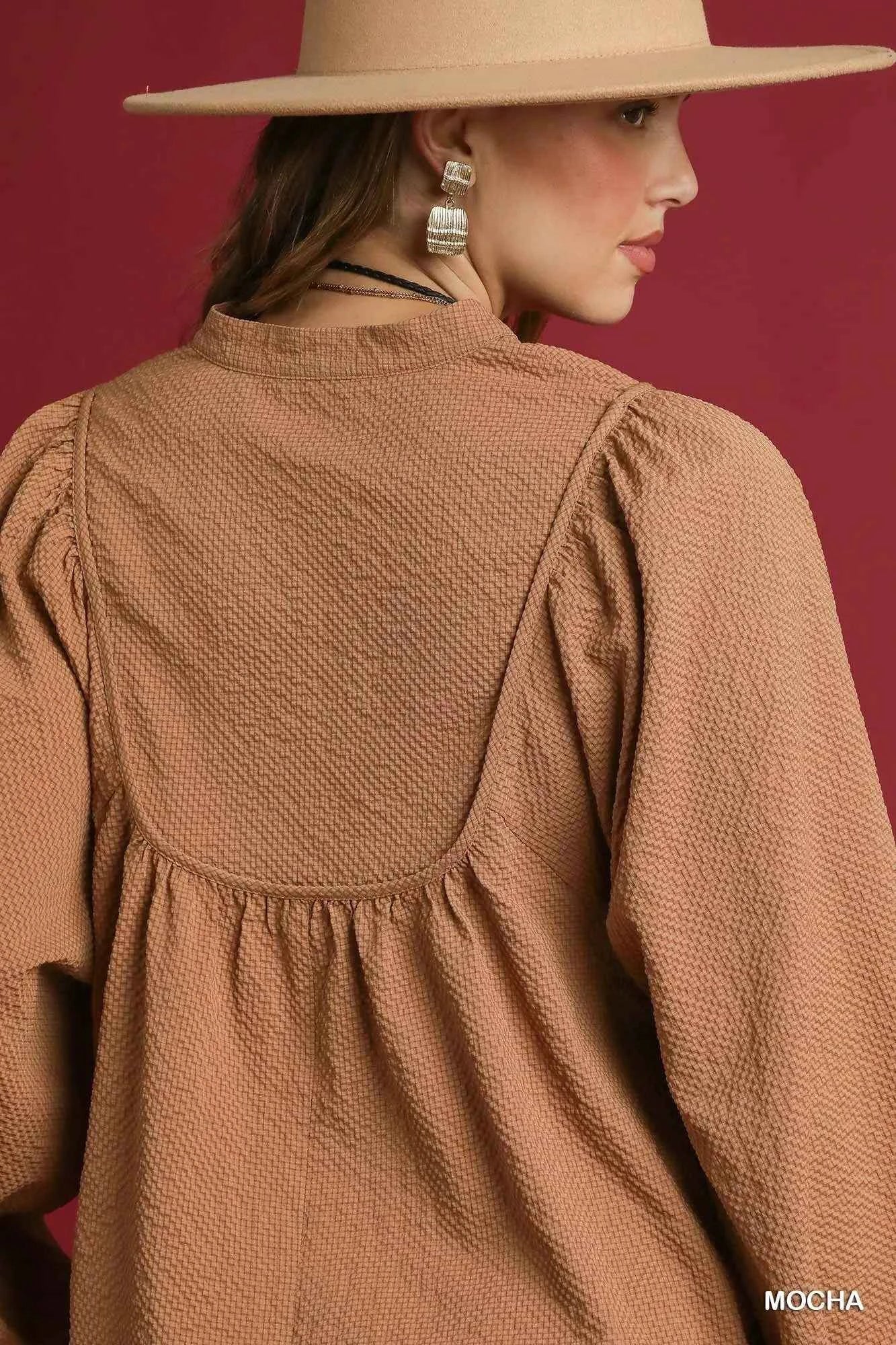 Umgee Textured Notched Blouse with Balloon Sleeves 9f618318-5bd0-4f9b-af61-4096d72cb096-Max-Origin