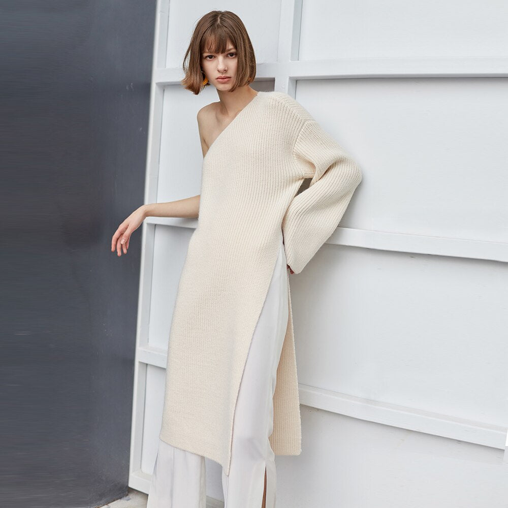 The Asymmetric One-Shoulder Wool Knit D0B4274D49B3FF1C4CA300B584F4C1EC