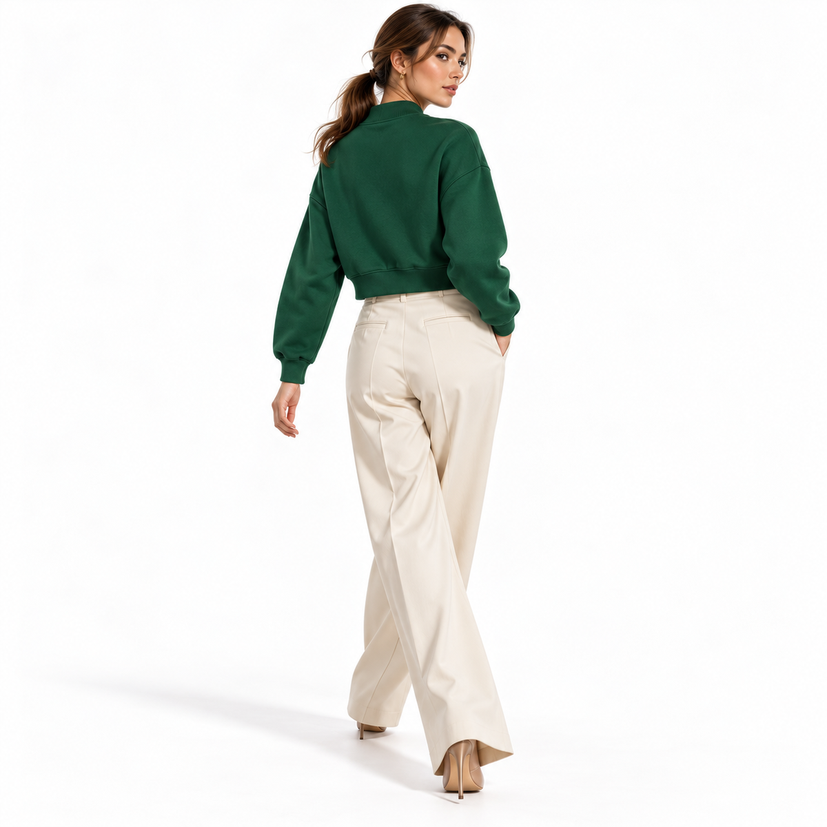 The Relaxed Fleece Mock-Neck Green Sweatshirt EmeraldSweatshirtandIvoryTrousers