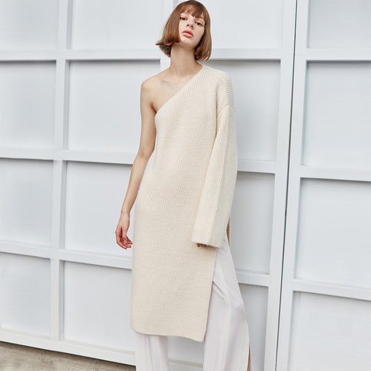 The Asymmetric One-Shoulder Wool Knit F0FFFC4F3CFAA2F91C501AC46F332A24_438cda16-4138-4fe5-91a8-1052711affbe