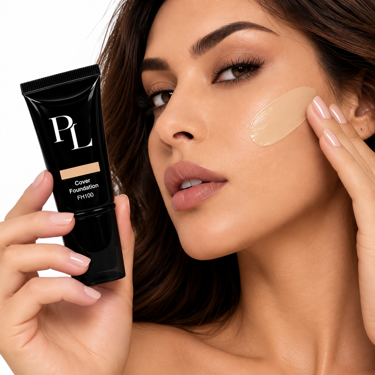 Full Cover Foundation - Latte GlamorousFoundationApplicationClose-Up