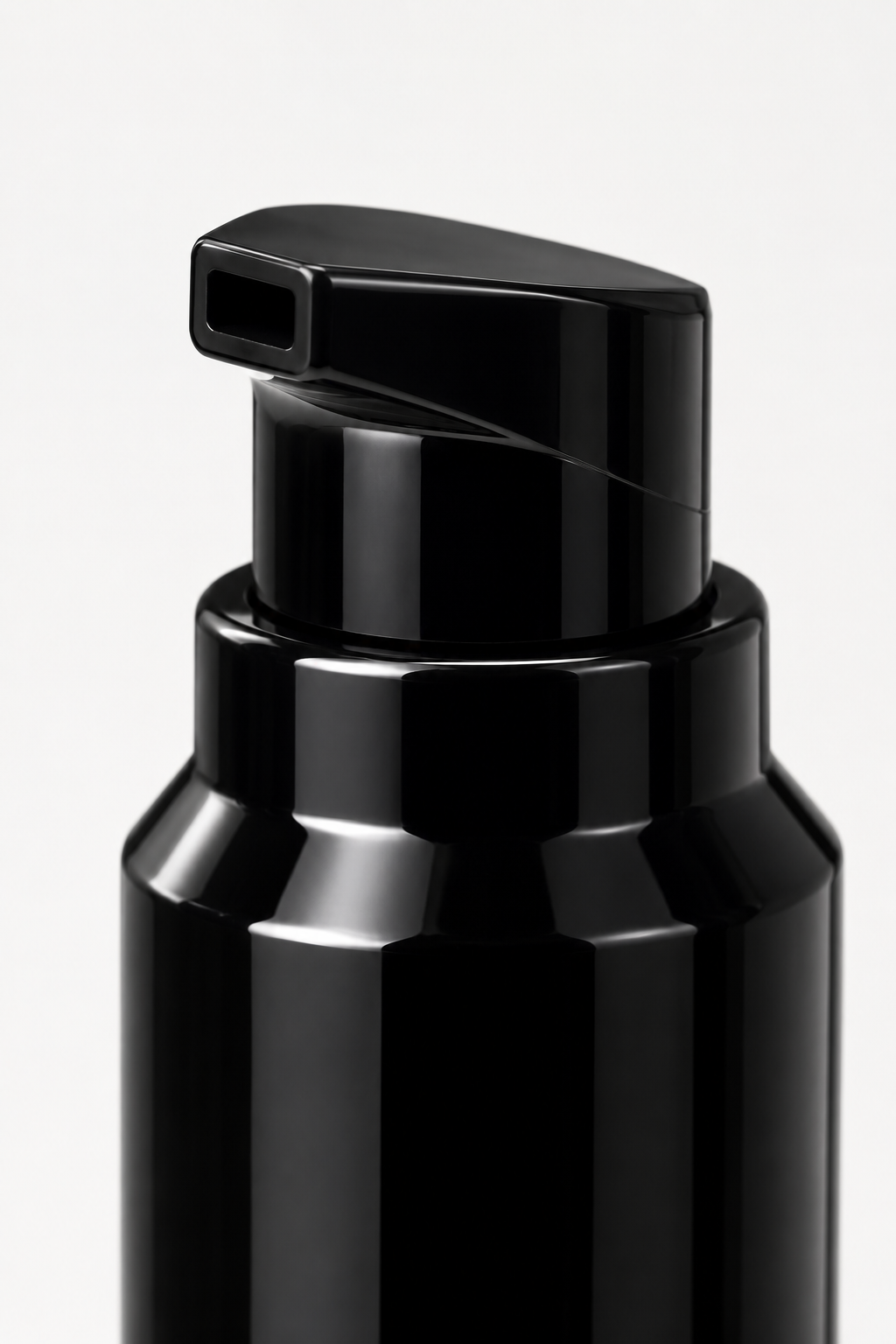 Firming Eye Serum | Peptide & Cucumber Eye Serum Glossyblackpumpdispenserclose-up