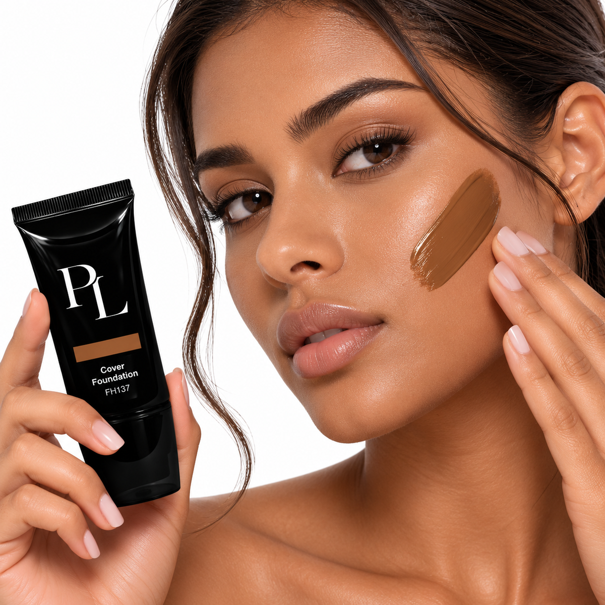 Full Cover Foundation - Bali LuminousFoundationBeautyClose-Up_6c04f55f-f096-4e6d-9f3d-a8496f67e5c5