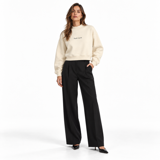 The Relaxed Fleece Mock-Neck Cream Apricot Sweatshirt MinimalistPoshLanaFashionPortrait_0400cf11-d200-4b97-95da-62c899143da9