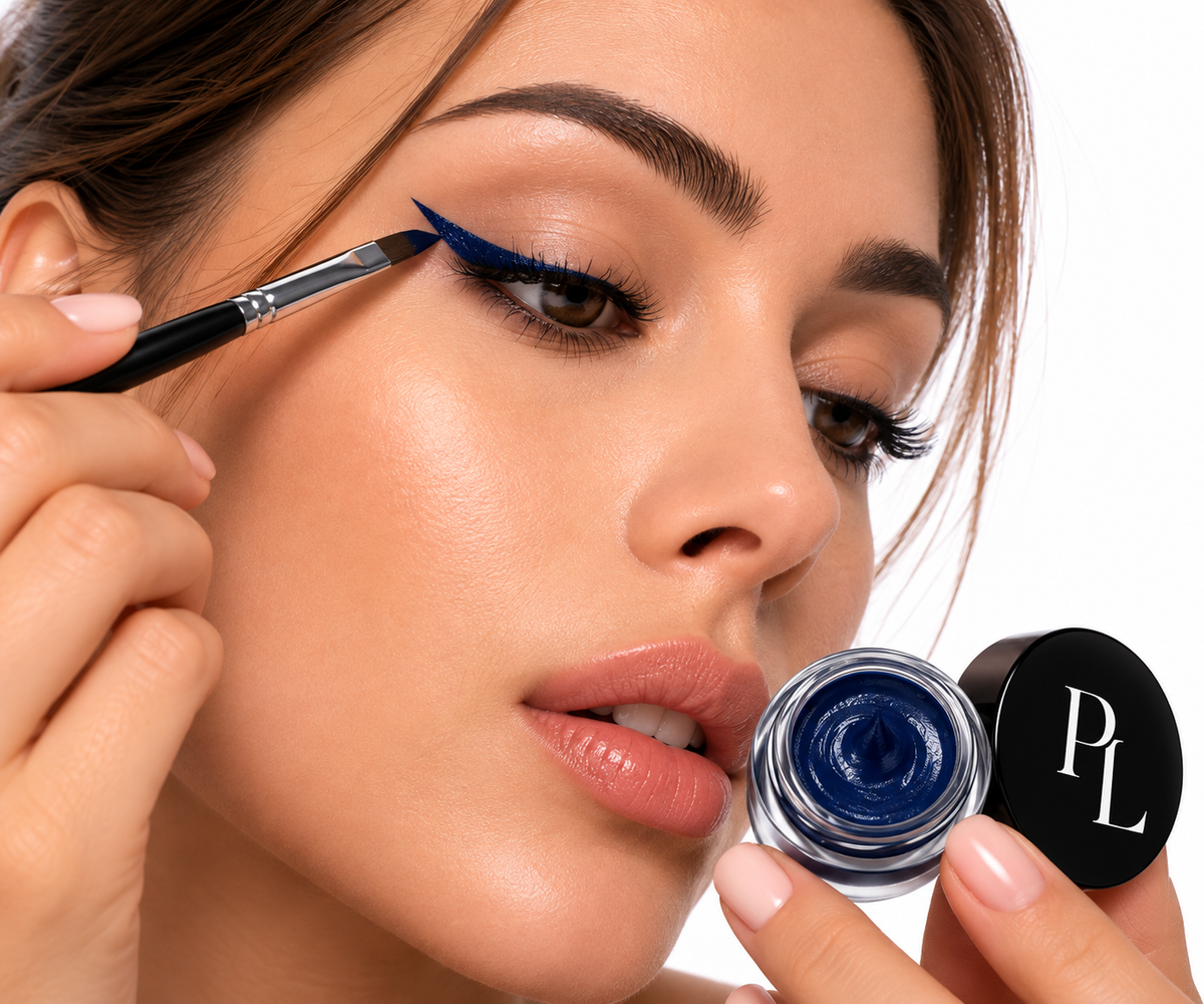 Gel Eyeliner - Navy Navy_Blue_Cat-Eye_Beauty_Close-Up