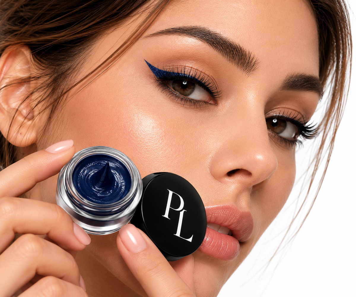 Gel Eyeliner - Navy Navy_Gel_Liner_Beauty_Portrait