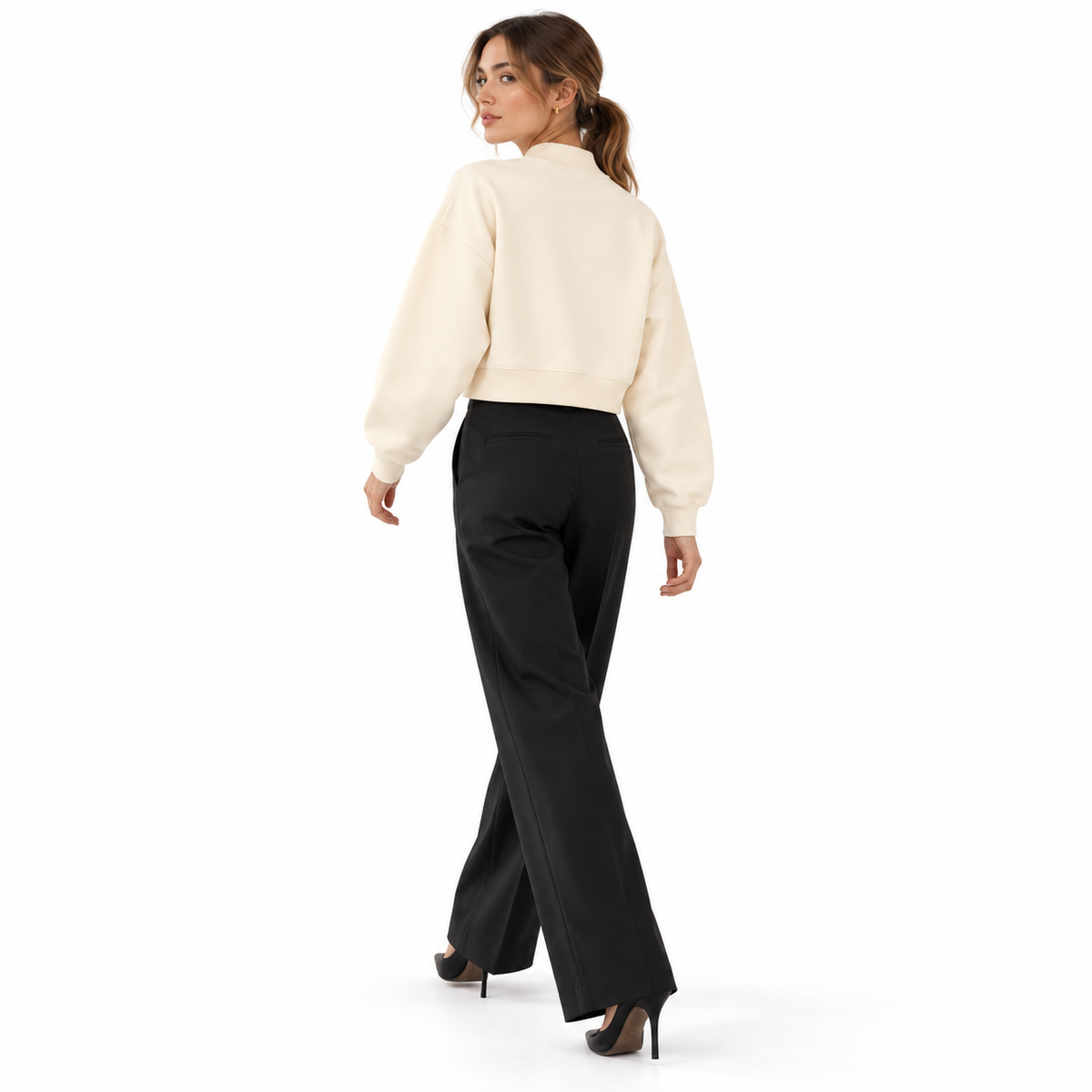 The Relaxed Fleece Mock-Neck Cream Apricot Sweatshirt Over-the-ShoulderStudioFashionLook