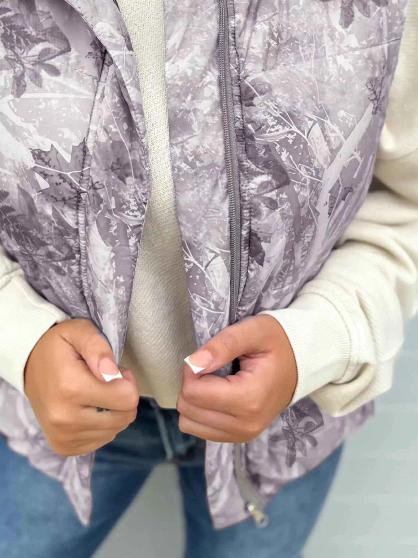 Lightweight Leaf Print Vest Coat a0542189-8179-40e7-9590-8e59ca791fb8-Max-Origin