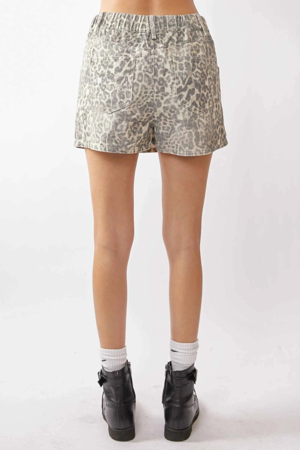 Davi & Dani Leopard Front Patch Pocket Shorts a078069e0af34d24a896dbdcc9150ad2-Max-Origin