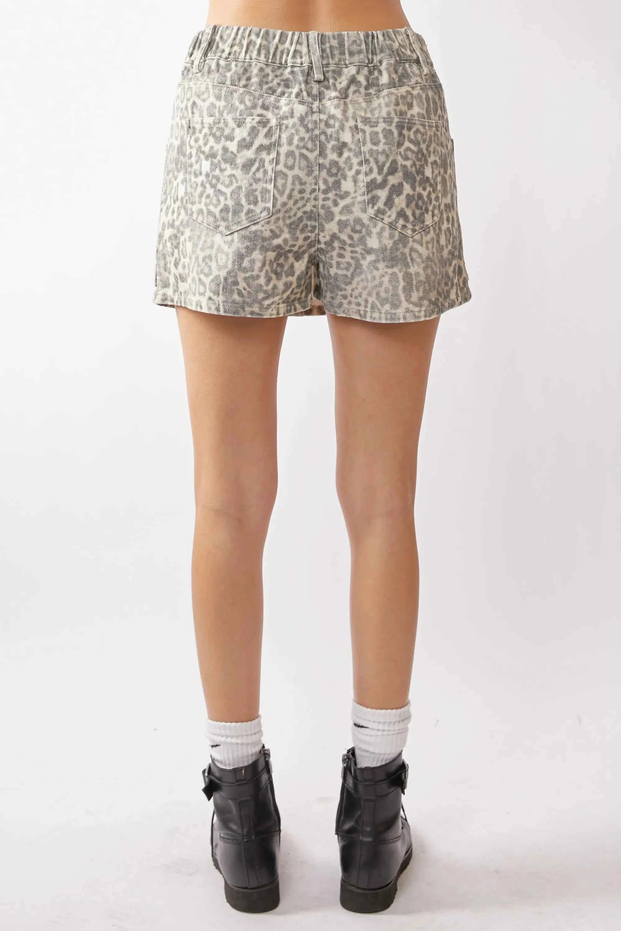 Davi & Dani Leopard Front Patch Pocket Shorts a078069e0af34d24a896dbdcc9150ad2-Max-Origin
