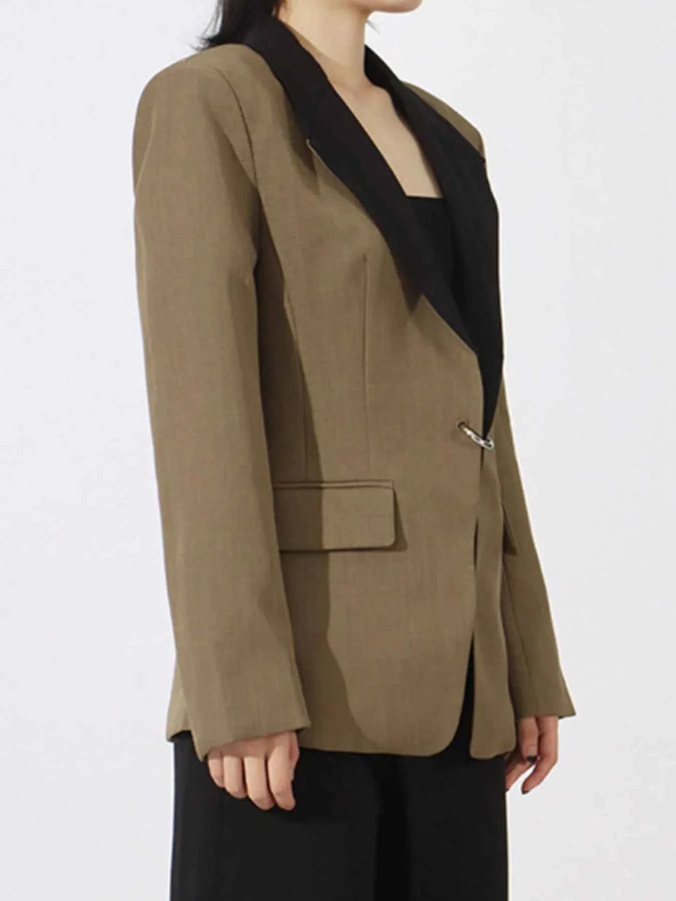 Contrast Lapel Collar Long Sleeve Blazer a0dcfae9-2f57-4590-97ff-227f081d3b22-Max-Origin