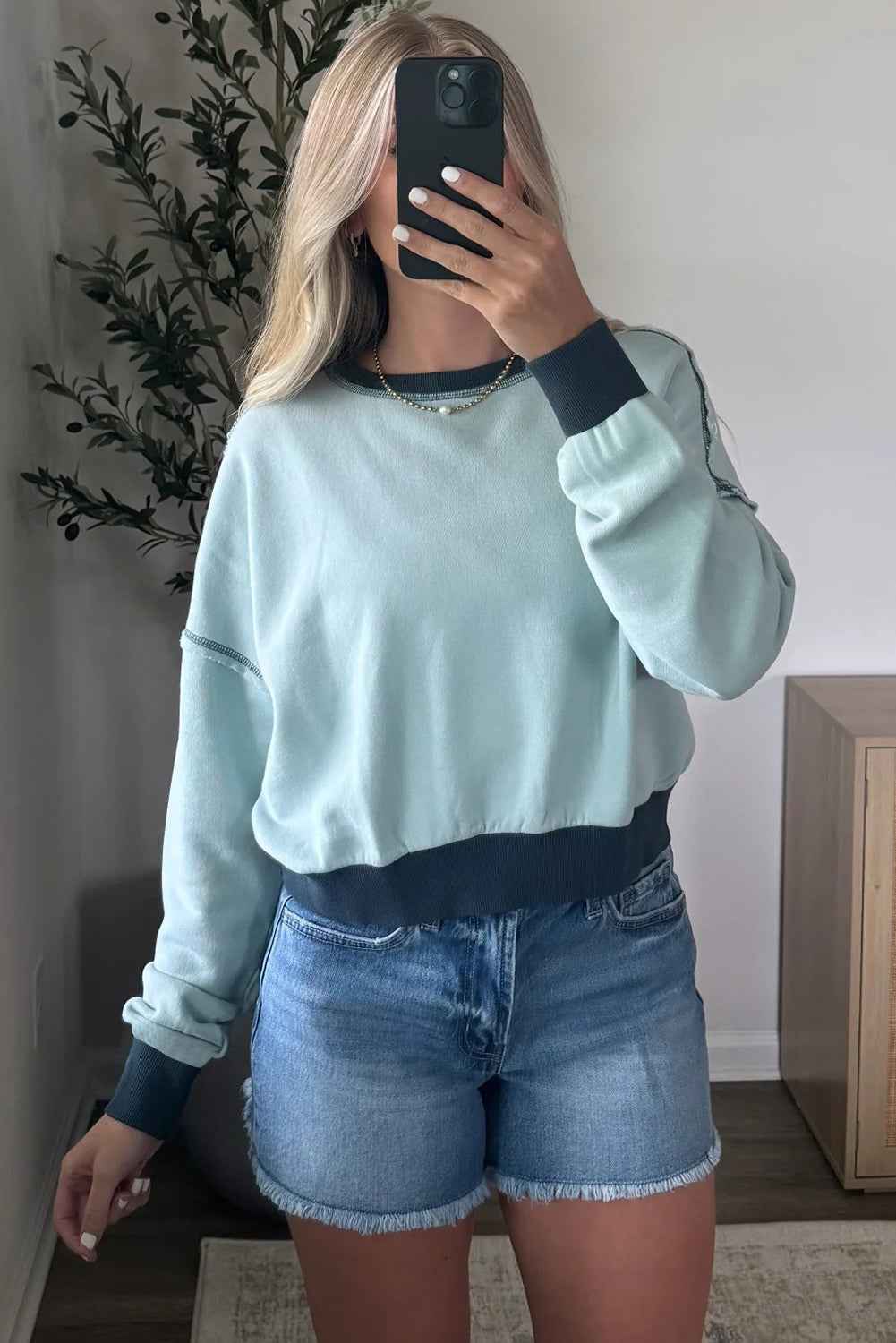 Iceland Blue Contrast Edge Patchwork Cropped Sweatshirt a129f1c5eb10d95e