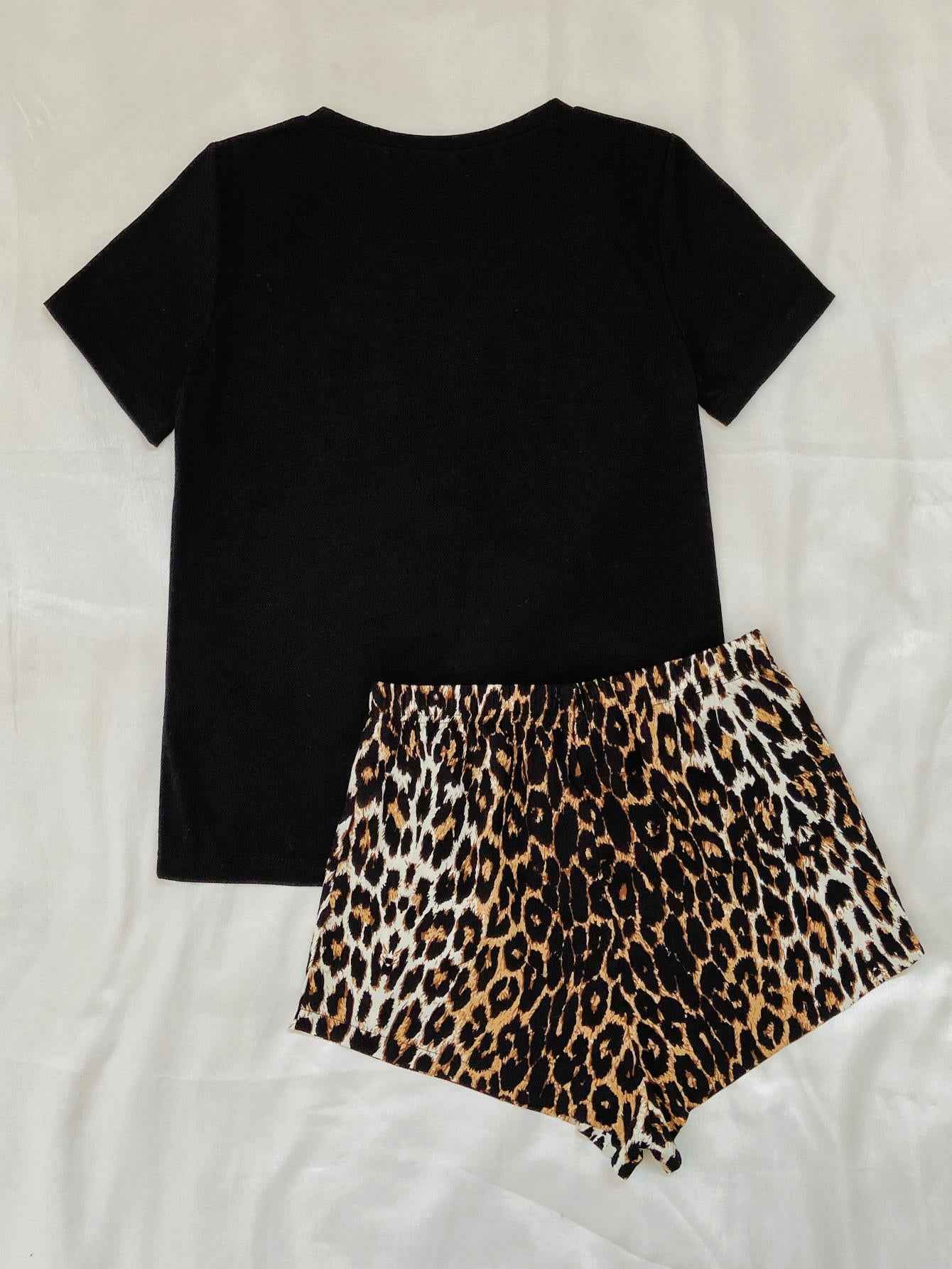 Leopard Lip Graphic Top and Shorts Lounge Set a1acf707797c467497dc5ade00ceca0f-Max