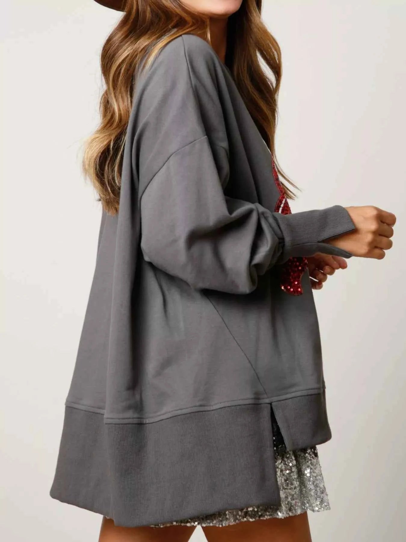 Christmas Sequin High-Low Round Neck Sweatshirt a2e723e3-d309-4aee-805a-47b8b42c8990-Max-Origin