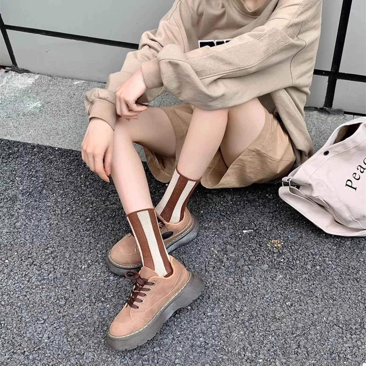 Contrast Striped Crew Socks a2e8c4e9-0e7c-43af-a8f2-51040f321423-Max-Origin