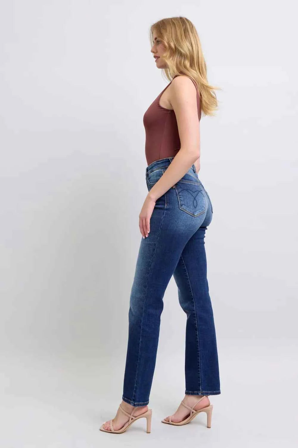 Judy Blue Full Size Washed Straight Leg Jeans with Pockets a3a042fb-dd2f-4c07-9a2b-72ec0b628159-Max