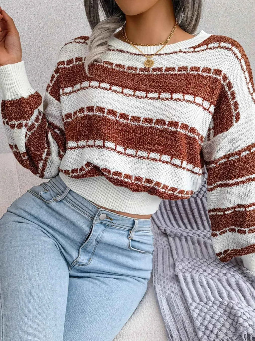 Color Block Round Neck Cropped Sweater a5279cc0-c137-4af6-9cd6-44d997133b89-Max-Origin