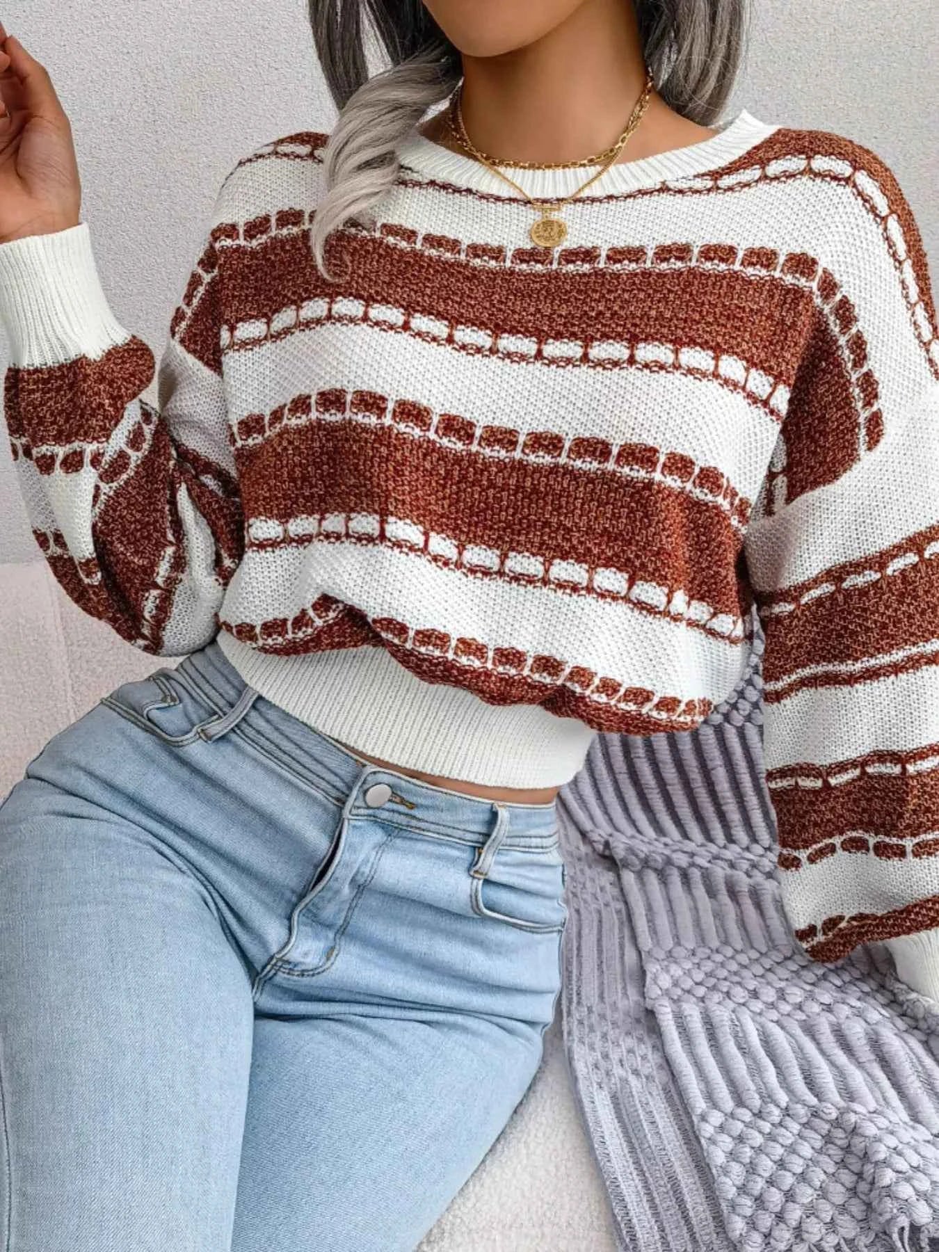 Color Block Round Neck Cropped Sweater a5279cc0-c137-4af6-9cd6-44d997133b89-Max-Origin