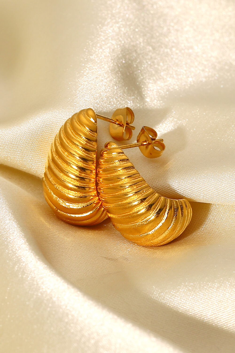 Shell Shore Spiral Stud Earrings a58f28f07b1941dfb7c9cc5afa94b888-Max