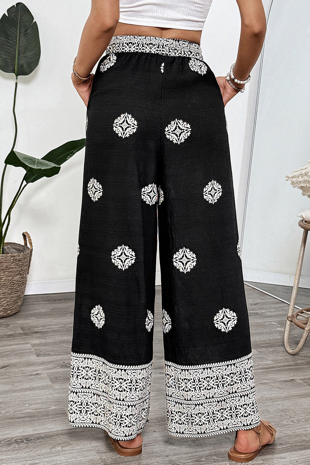 Black Abstract Print Drawstring Waist Wide Leg Pants a63ccd31a2b5879f