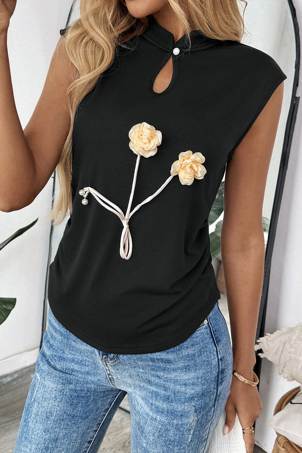 Black Floral Applique Keyhole Neck Sleeveless Top Black a69121430c0166e0