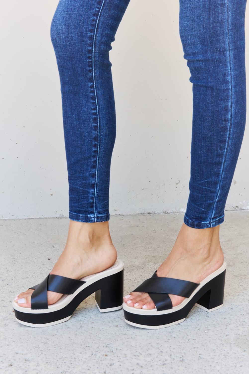 Weeboo Cherish The Moments Contrast Platform Sandals in Black a7a6e4268f884ccf915d2b6fde7fed0c-Max