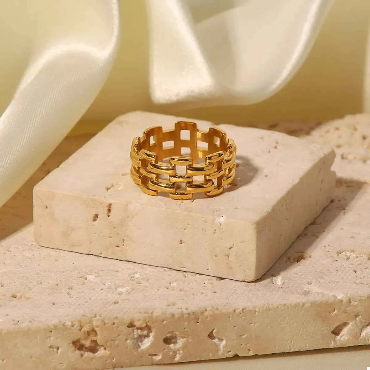 18K Gold-Plated Cutout Ring a7d7ea39-5109-4d9f-847d-705464333943-Max-Origin