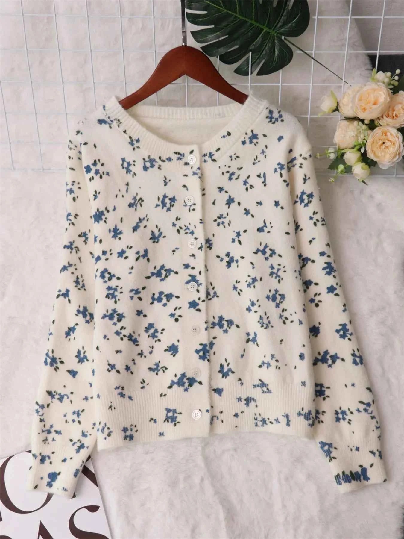 Floral Button-Up Long Sleeve Cardigan a891ea05a4bd40688691924f9e76987d-Max-Origin