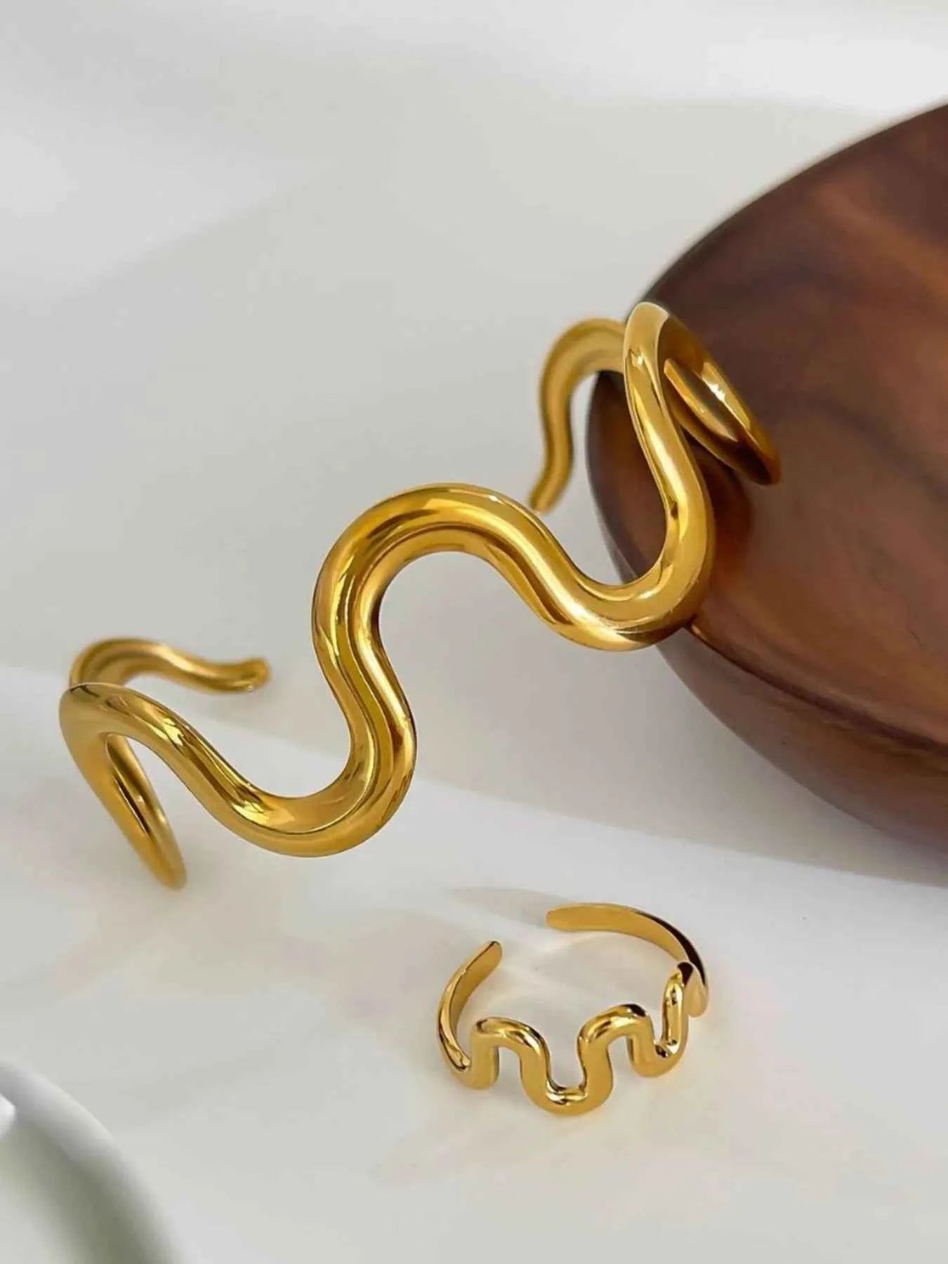Wave Snake Design Ring and Bracelet Jewelry Set a8efefa6-63ba-4279-9a5e-e54e1b1e34c8-Max-Origin