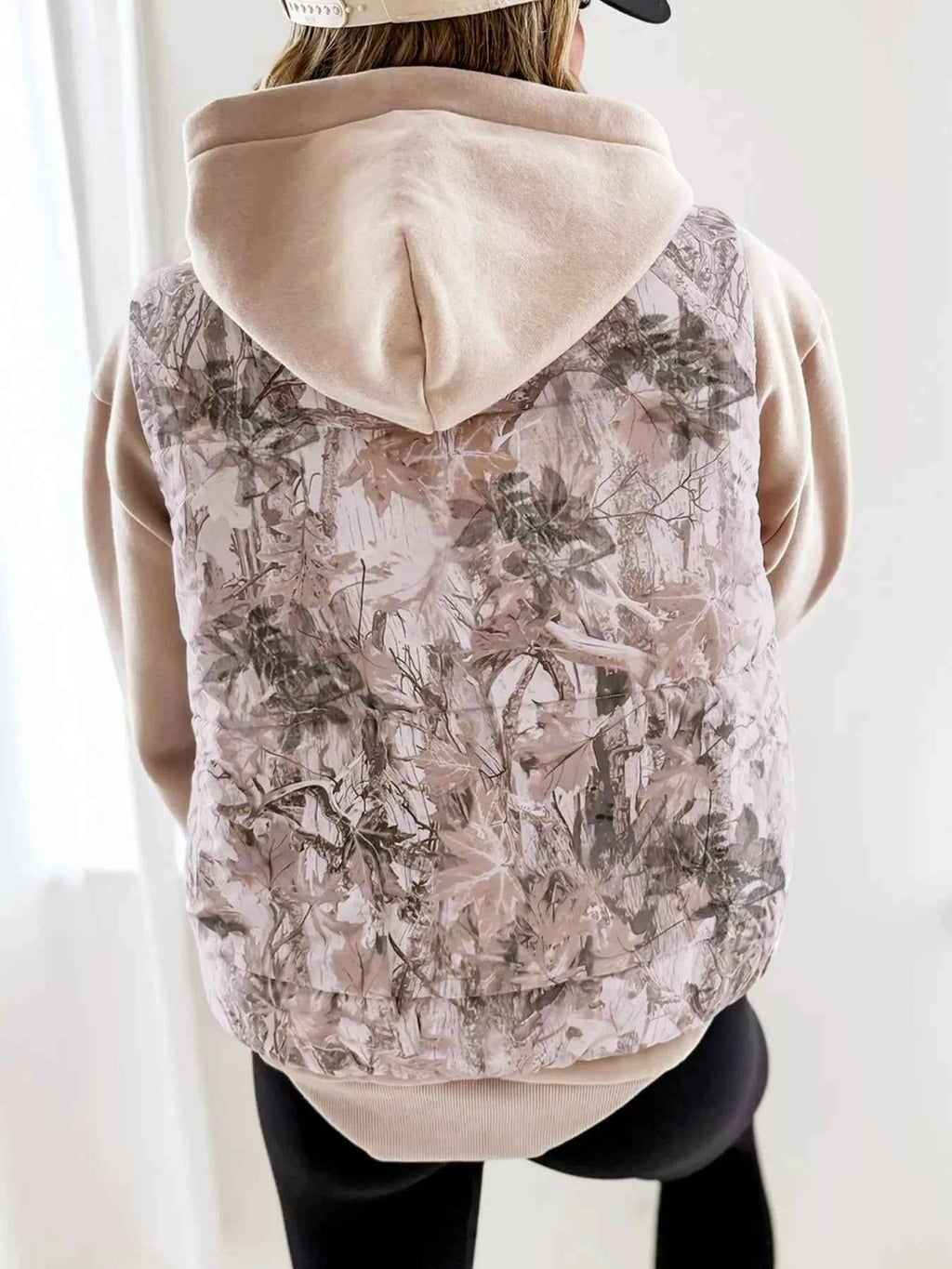 Lightweight Leaf Print Vest Coat a8fe77a3-95ae-46f2-883a-4cdc17c1e10a-Max-Origin