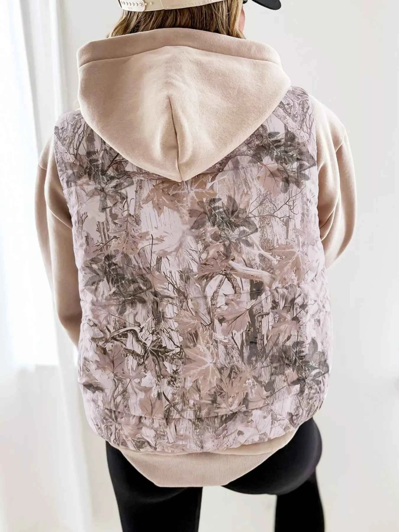 Lightweight Leaf Print Vest Coat a8fe77a3-95ae-46f2-883a-4cdc17c1e10a-Max-Origin