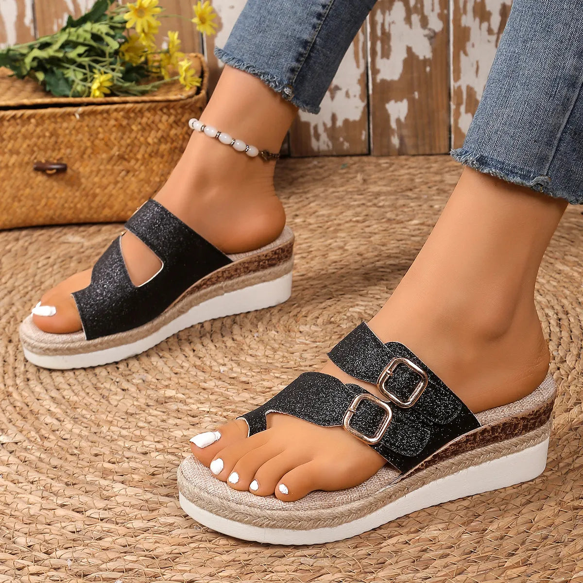 Toe Loop Wedge Sandals Black ab74baf1-4b53-4021-93c1-15f8bd9ff92c-Max-Origin