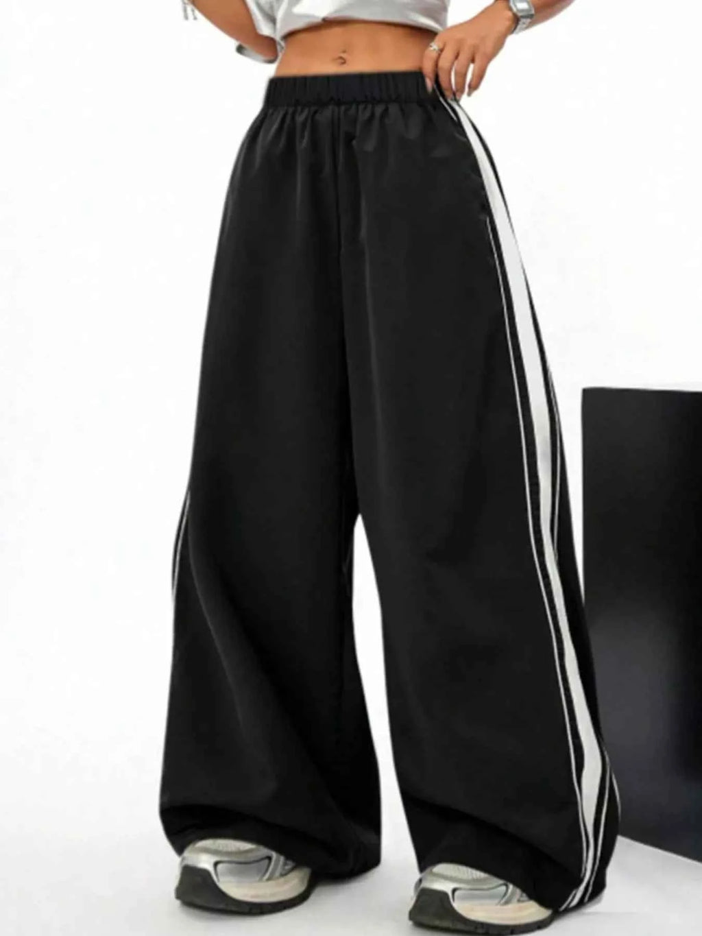 Wide Leg Striped Pants abd6519c-976a-4fb0-8edc-be0abe028053-Max-Origin