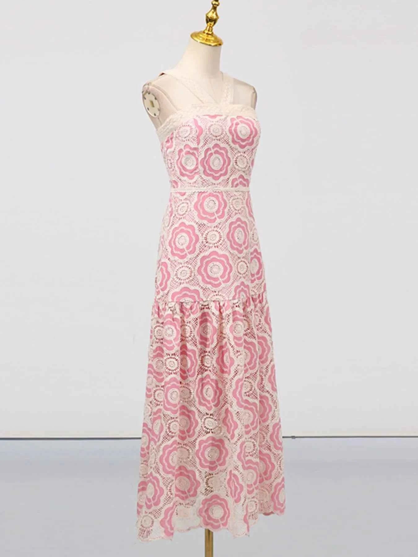 Lace Sleeveless Tiered Midi Dress acdac052-cc96-4c6e-9d7e-af44ad684f33-Max-Origin