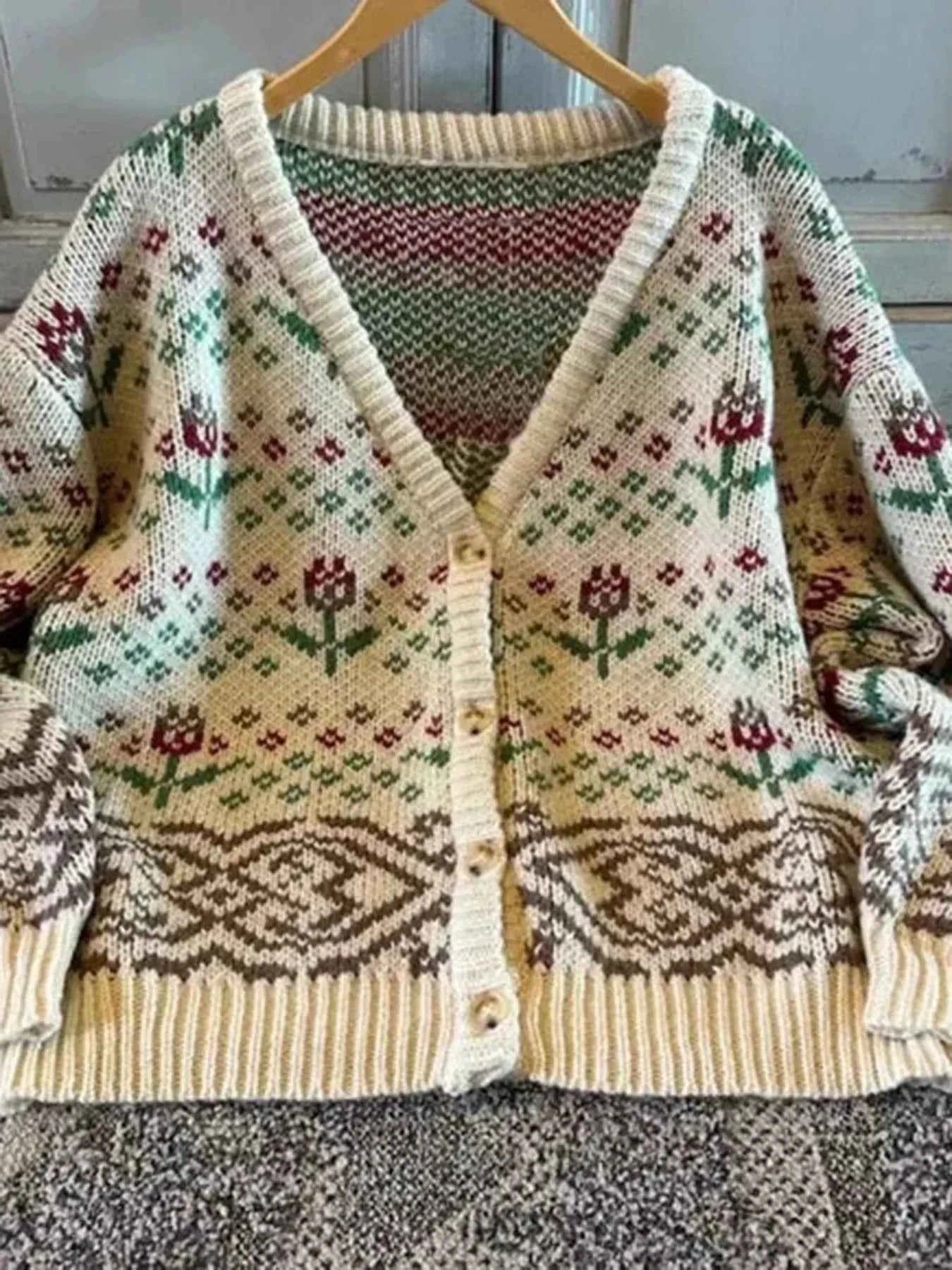 Floral Pattern Button-Up Cardigan af3ffbda-c34e-4630-8209-f5e26e29b051-Max-Origin