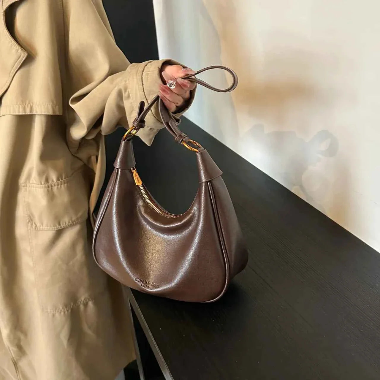 Curved Leather Shoulder Bag afa2d43f356a45268200c1748f38594d-Max-Origin