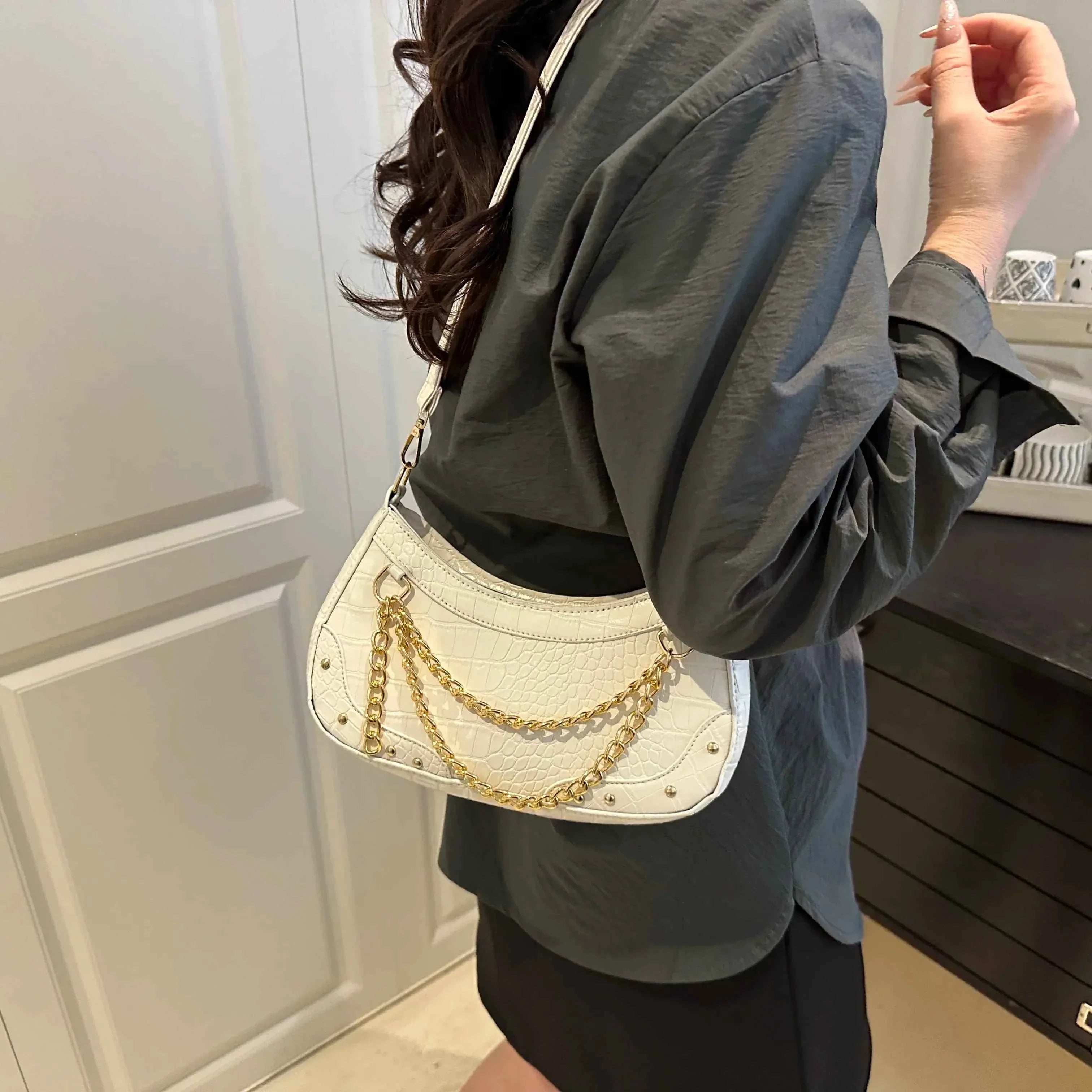 Chain-Embellished Shoulder Bag White onesize afb2b81b5c1d46af83fff0433be18cfb-Max-Origin
