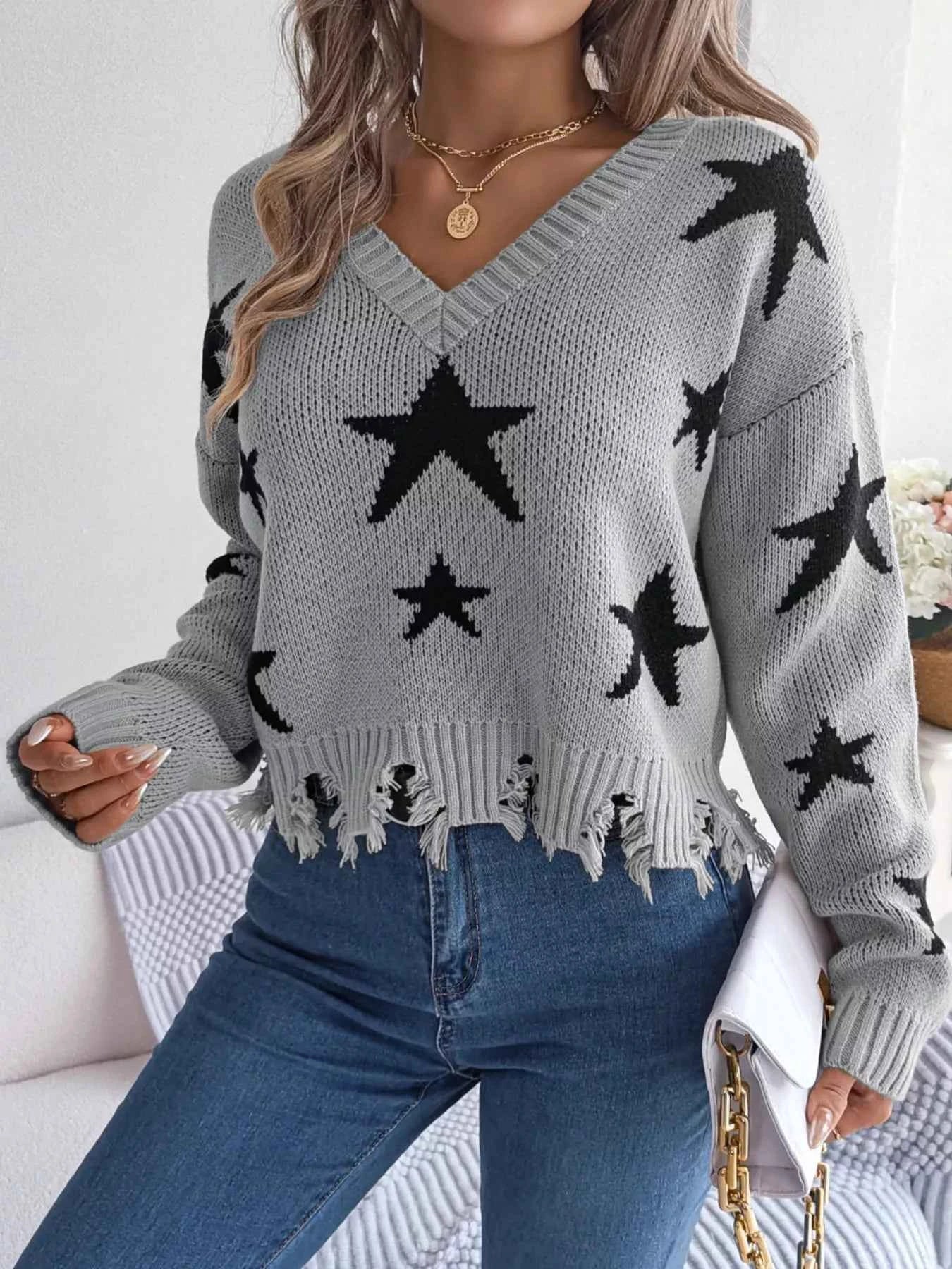 Star Pattern V-Neck Distressed Sweater b0ba17b4-1a07-4568-98d4-996e8c94c436-Max-Origin