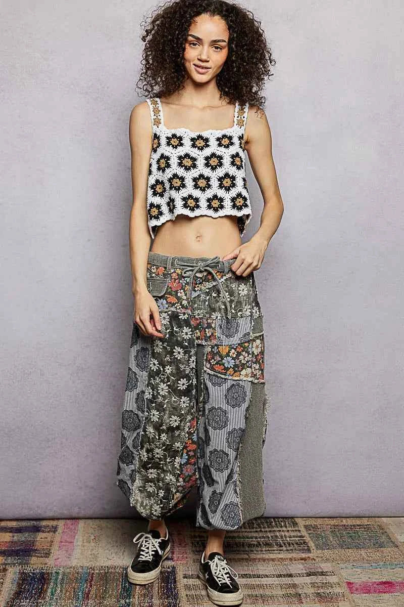Handmade Crochet Floral Square Neck Cropped Cami b117f0d3-3c7a-4f72-8b7b-0b7b7bf7a2cd-Max-Origin