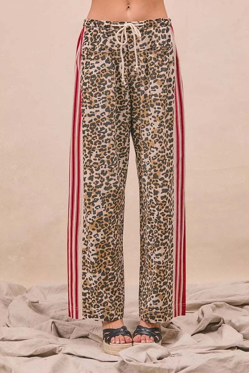 BiBi Leopard Print Pants with Side Contrast and Tucking Welt Pocke LEOPARD CRIMSON b27679c293d1402580518439a2682d8a-Max-Origin