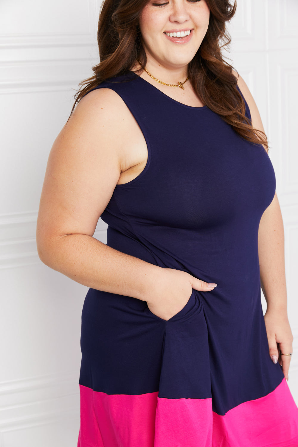 Yelete Full Size Two-Tone Sleeveless Mini Dress with Pockets b2cd2e2eff3f487a9005ba649555568c-Max
