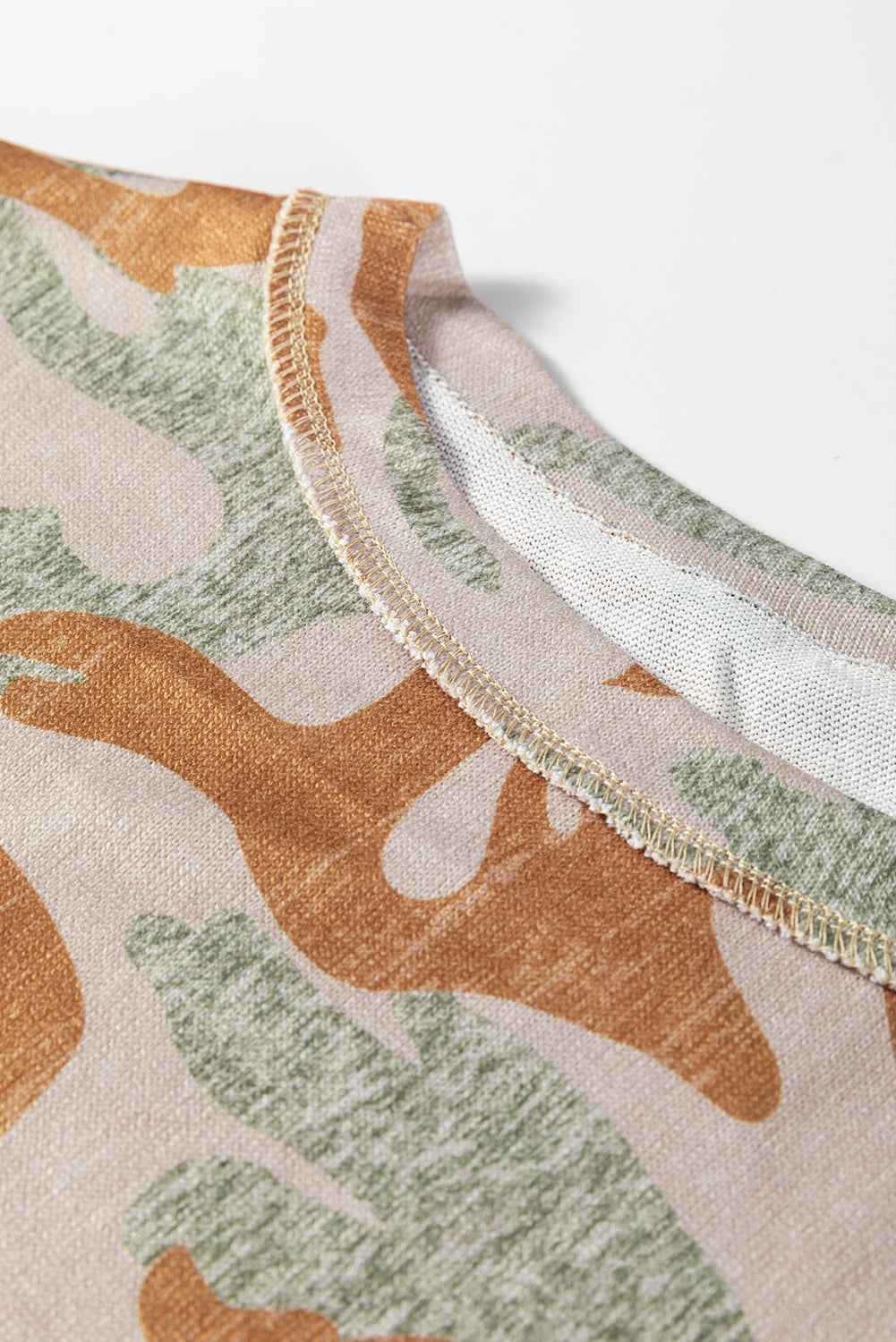 Brown Retro Camouflage Print Exposed Seam Patchwork Drop Shoulder Sweatshirt b4379f1a47cbe871