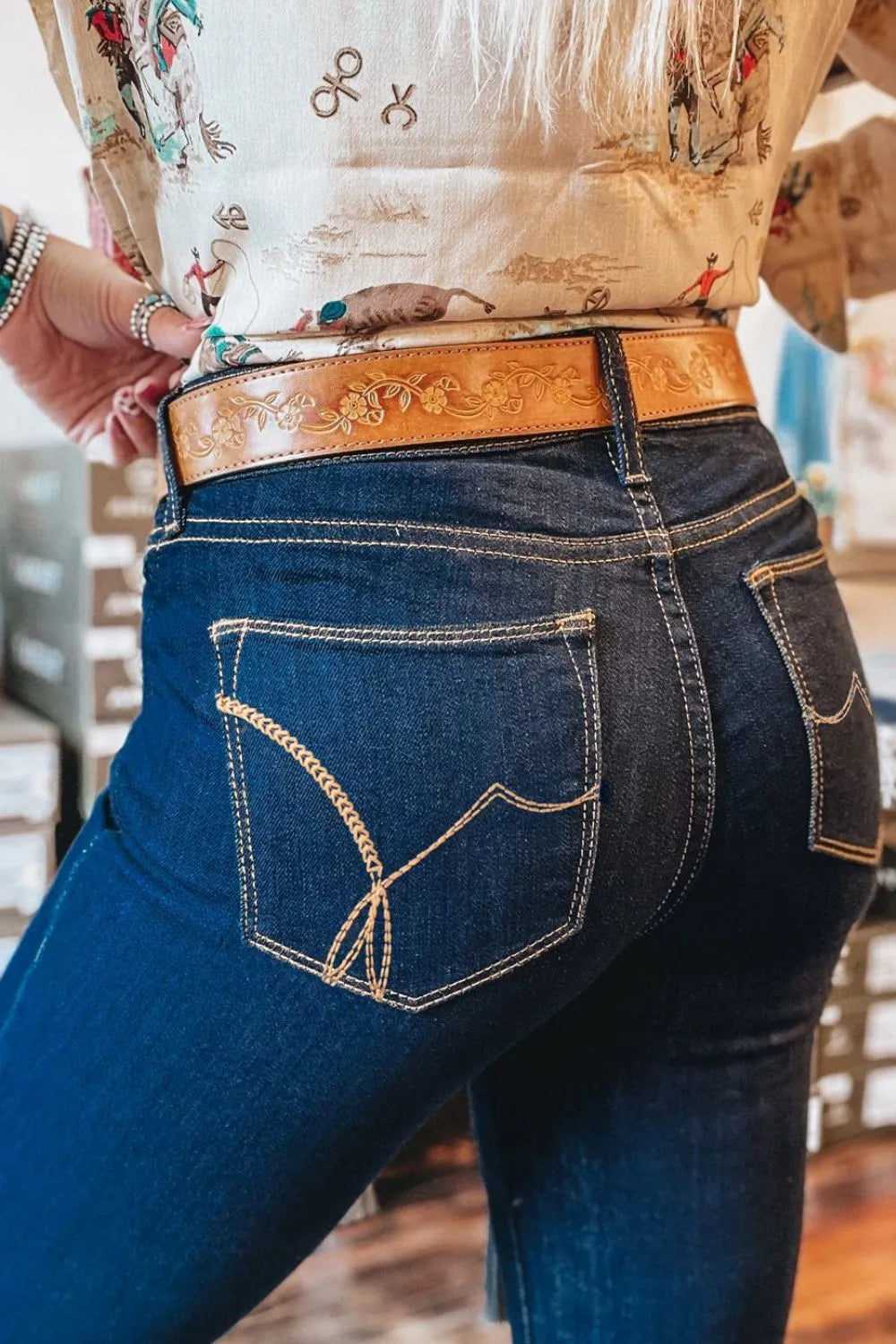 Center Seam Deep Wash Straight Jeans b4be9a2a-ef76-460f-a614-94121d387509-Max-Origin
