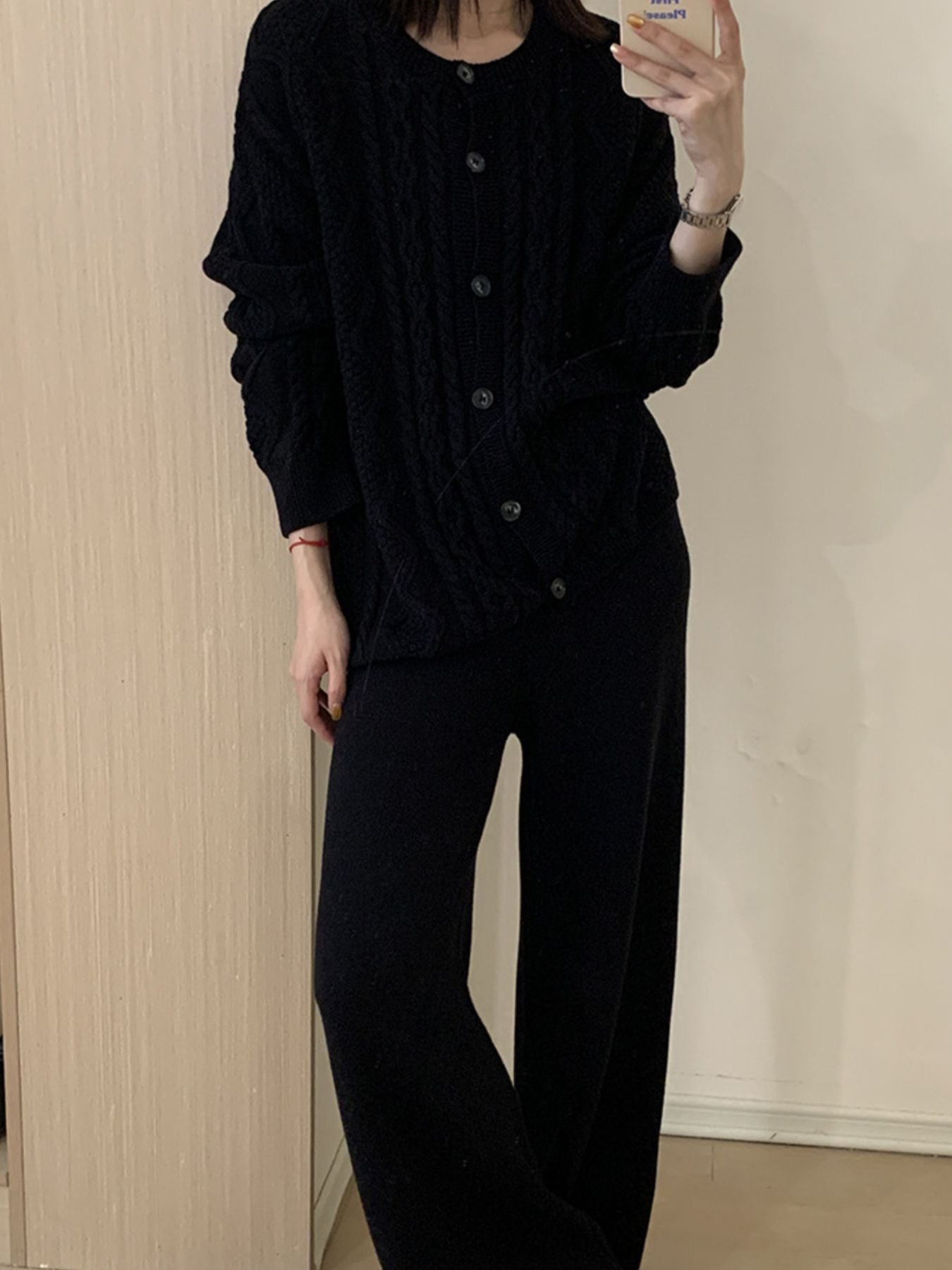 b4e69ae6-f3dd-4d9c-b871-e6c9a60ff2bb-Max