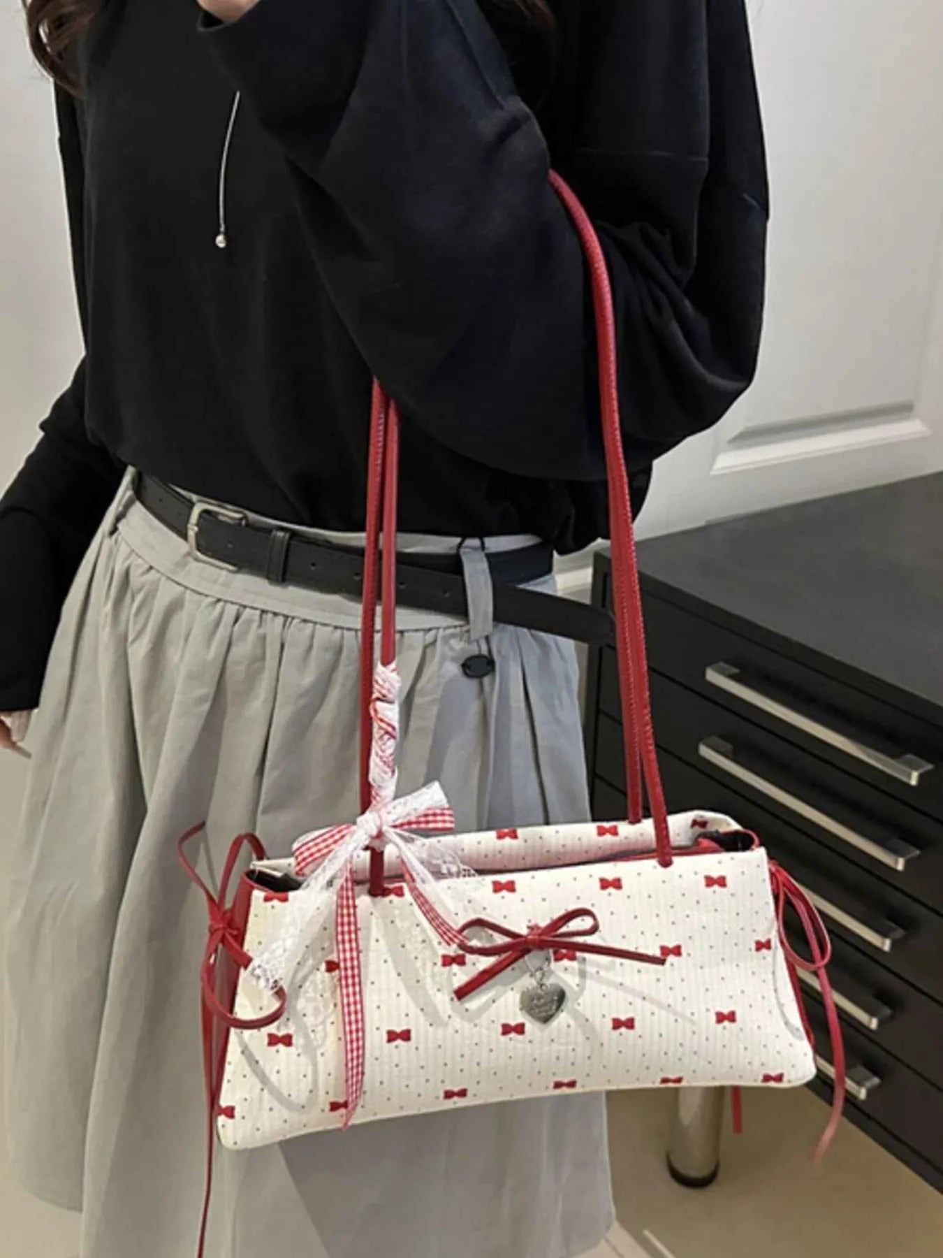Bow Print Shoulder Bag b638e1fe-e6ac-49ae-bf7b-fb39d6ce6d85-Max-Origin