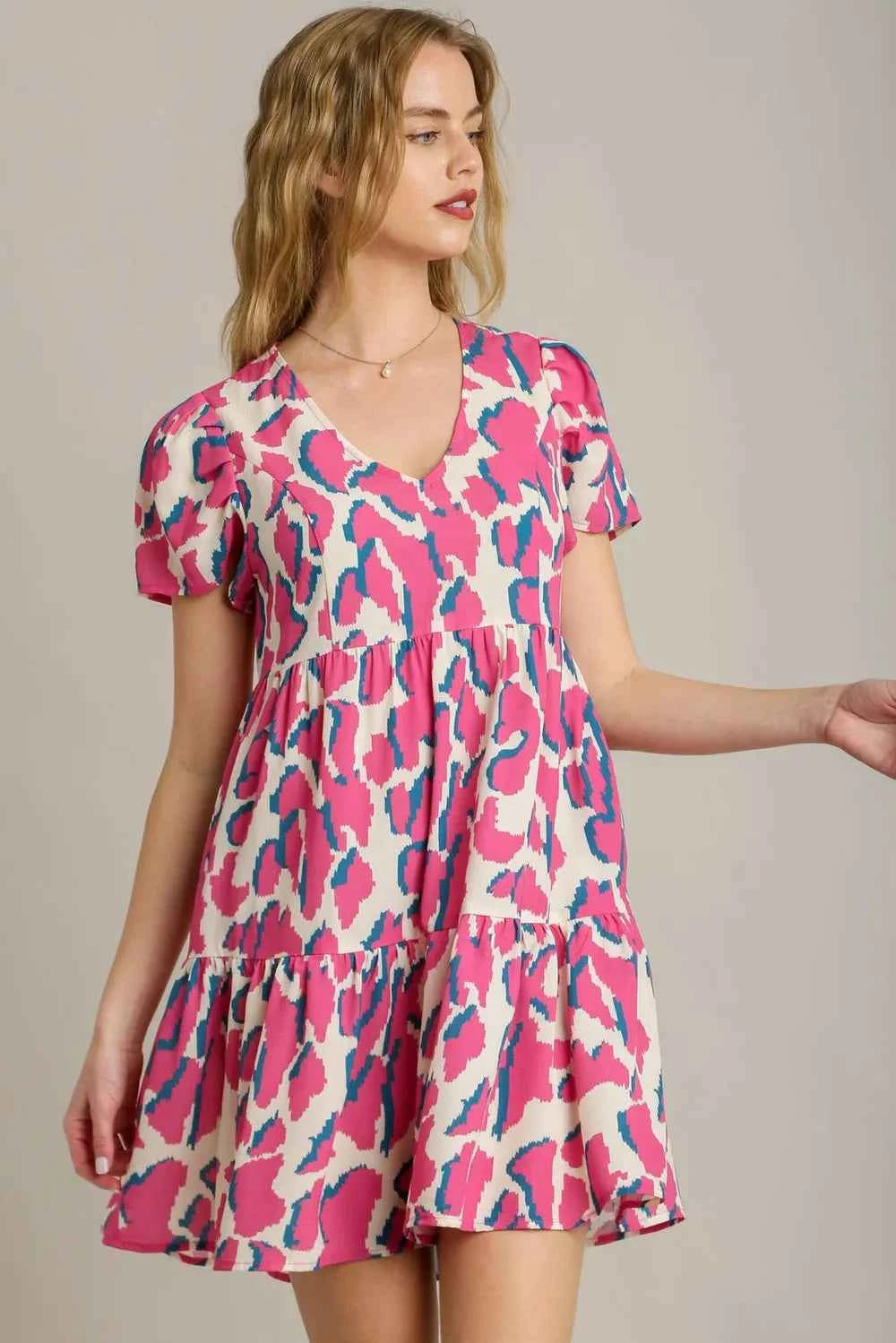 Umgee Full Size Abstract Print Pleat Detail Short Sleeve V-Neck Tiered Dress Plus Size CREAMMIX b6cd5340-8618-4904-99dd-a259aa18f412-Max