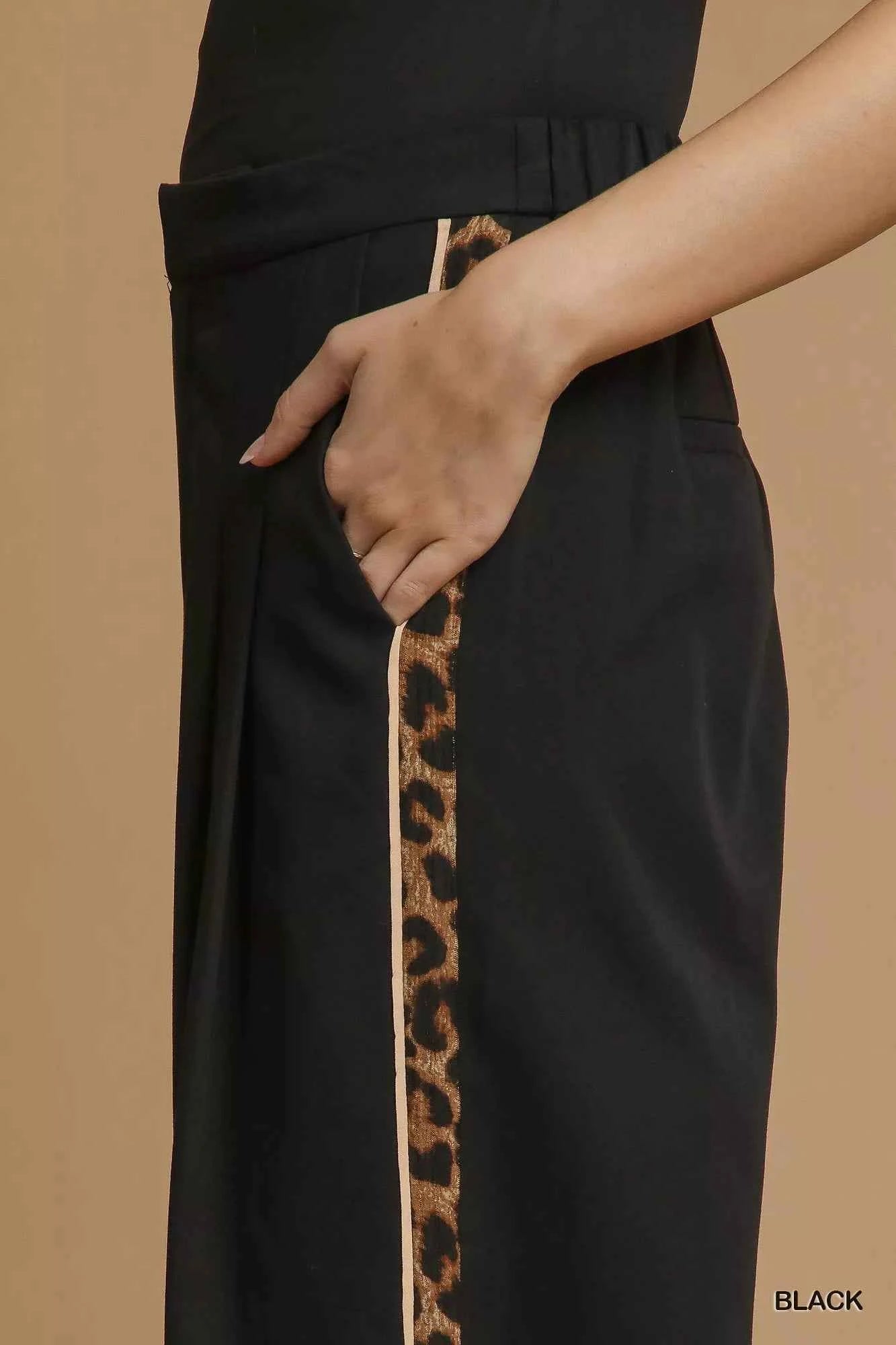 Umgee Front Pleated Wide-Leg Pants with Contrast Trim b6e2863f-068b-4223-a3f5-ff9dab63c92d-Max-Origin