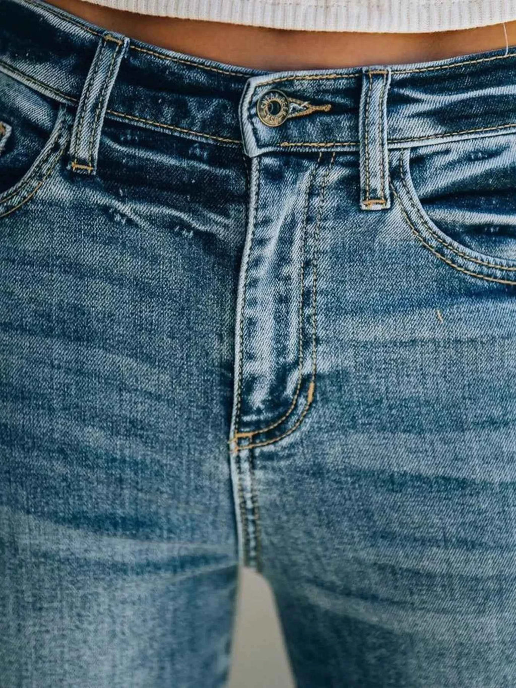 Frayed Hem High-Waisted Wide Leg Jeans b7224a86ce9449569b7bff371e2b49ab-Max-Origin