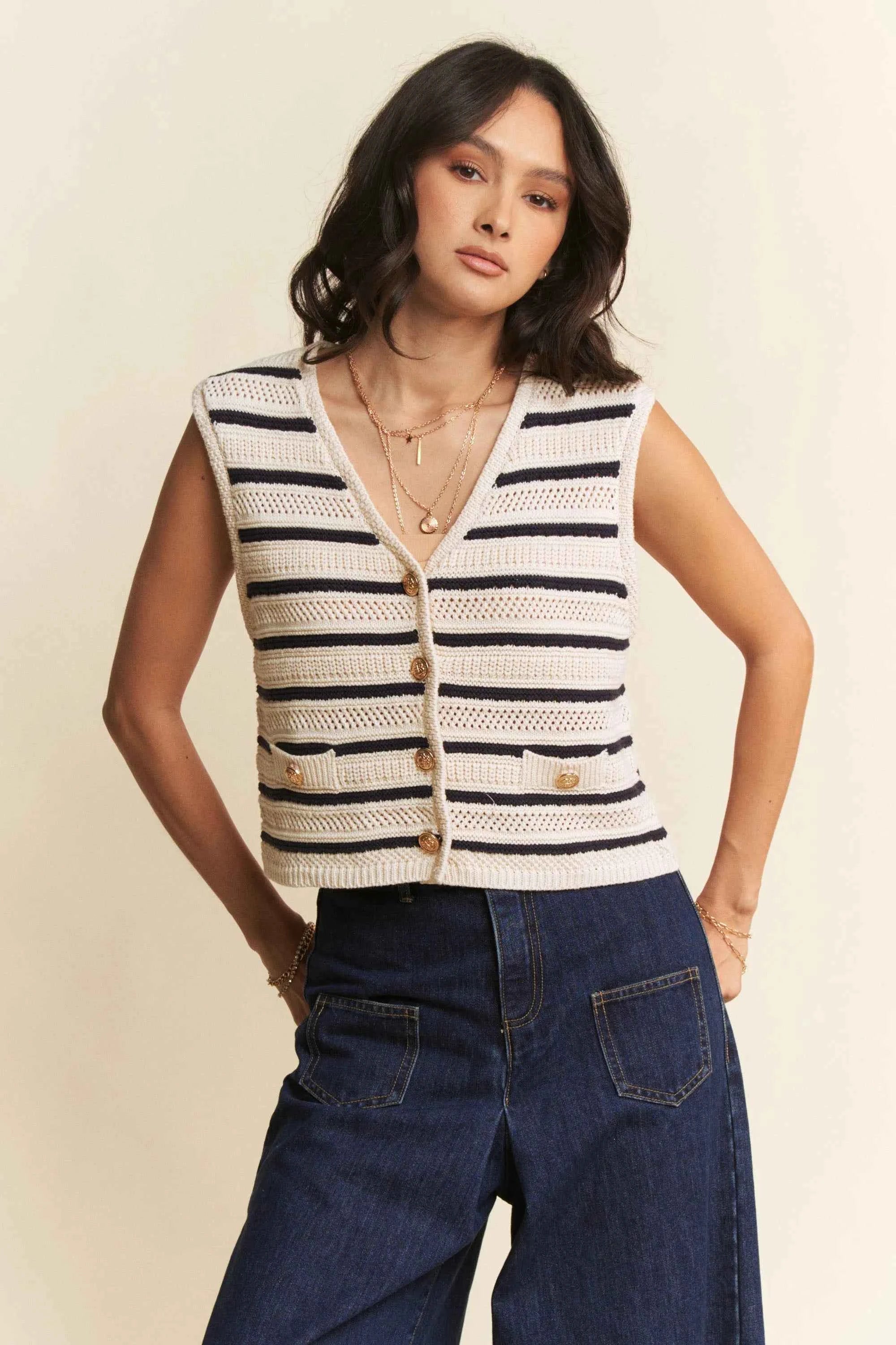 Davi & Dani Sleeveless Cropped Striped Sweater Knit Vest Top WHITE b7dd4666f0ca42dea8ca3f16255862c3-Max-Origin